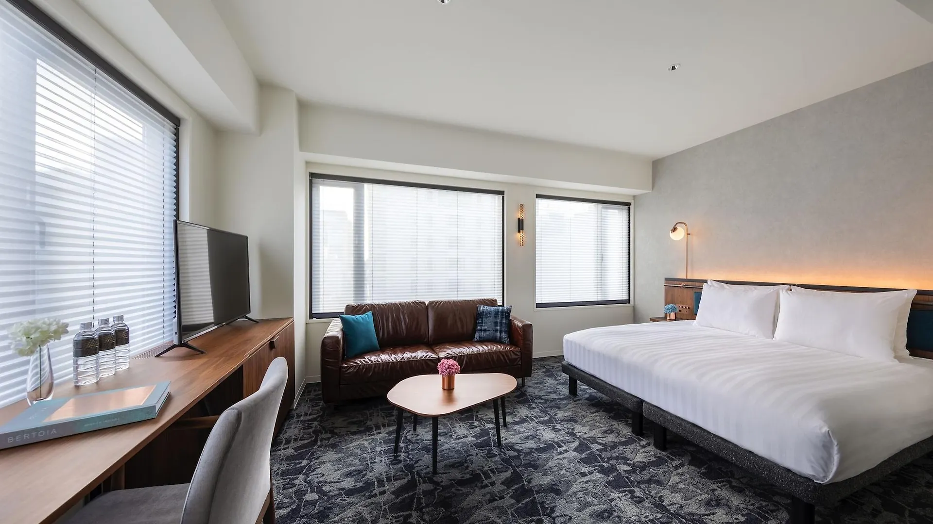 The Lively Osaka Honmachi Hotel